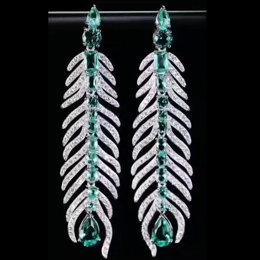 实验室培育的帕拉伊巴碧玺耳环