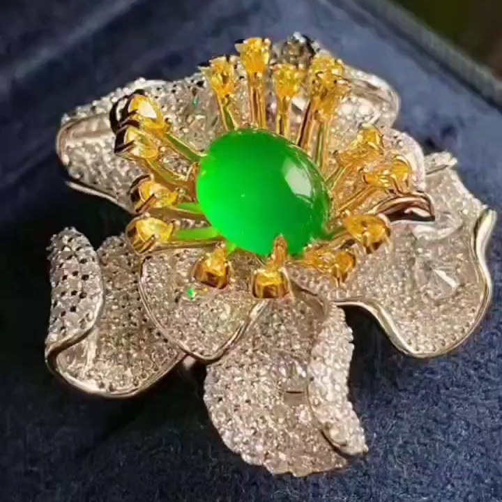 盛开的花朵与丰饶艺术戒指