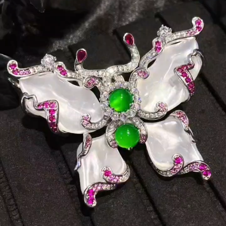 蝴蝶造型珍珠母贝绿玉髓胸针/吊坠