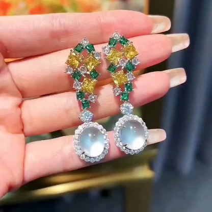 白色玉髓和彩色宝石耳环