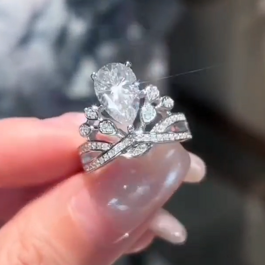 璀璨之爱梨形莫桑石戒指