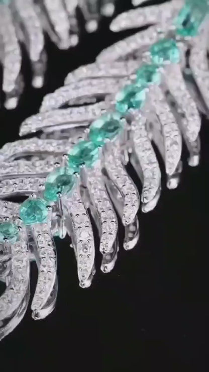 实验室培育的帕拉伊巴碧玺耳环