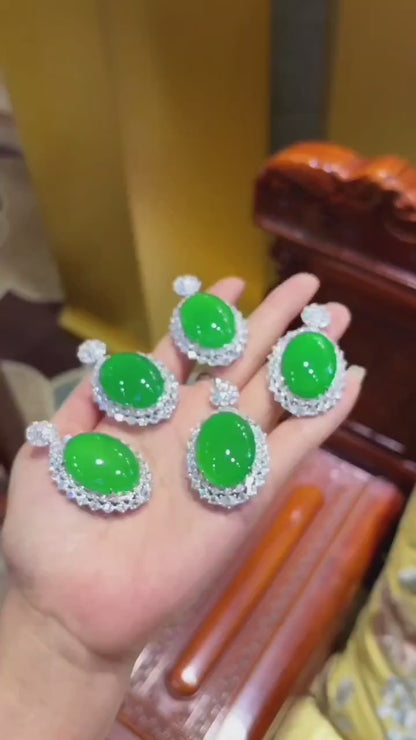 帝王绿玉髓鸽蛋吊坠，镶嵌钻石