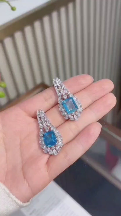 完美无瑕的托帕石和钻石吊坠