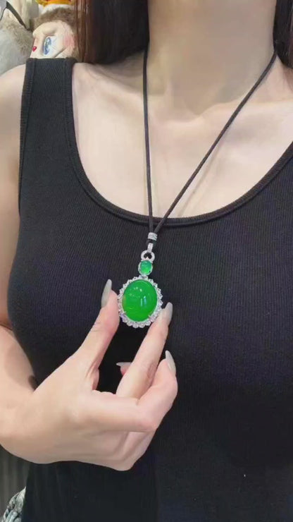 帝王绿玉髓鸽蛋吊坠